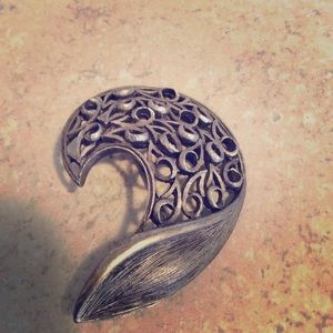 Vintage pin brooch signed JJ.